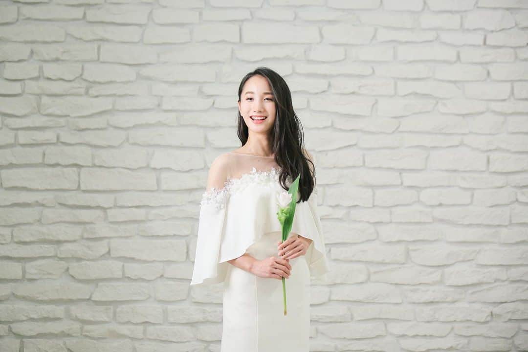 Studio TVB Kobeさんのインスタグラム写真 - (Studio TVB KobeInstagram)「\ 絶対綺麗に撮れるCOUTURE /  一番綺麗な姿を残します。 コンセプトは「美しさのPlus One」  洗練された美しさを求める大人花嫁さんにオススメです。 . . #d_weddingphoto #神戸 #kobe #神戸花嫁 #神戸旅行 #神戸挙式  #instawedding #スタジオtvb  #プレ花嫁さんと繋がりたい #前撮り #後撮り #結婚写真 #家族写真 #結婚準備 #プロポーズ  #フォトウェディング #ウェディングフォト #2020夏婚 #2020秋婚 #2020冬婚  #ブライダルヘアメイク #スタジオ撮影 #スタジオ前撮り  #前撮りヘア #前撮りポーズ #白無垢 #洋髪 #ヘアアレンジ  #幸せな時間 #幸せな瞬間をもっと世界に」2月9日 23時55分 - studiotvb_kobe