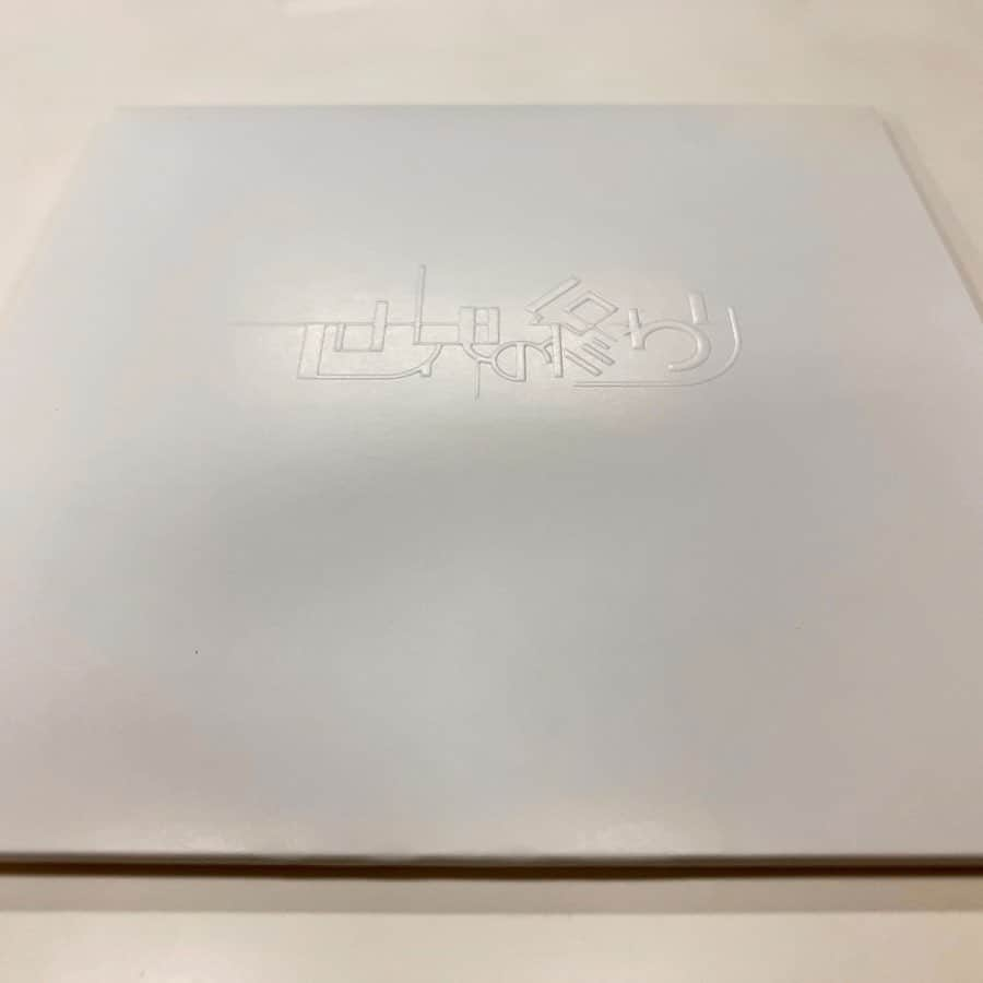 Nakajinさんのインスタグラム写真 - (NakajinInstagram)「2月10日でSEKAI NO OWARIがデビューしてちょうど10年。 初めて自分たちのCDが店頭に並んだあの日の事は一生忘れない。 今日、マジで偶然、そのCDが思わぬところから出てきたので記念撮影を！ 大好きなジャケットです。 #10thanniversary」2月10日 0時04分 - nakajin