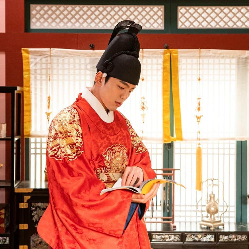 のインスタグラム：「너무나도 좋은환경속 좋은분들과 좋은작품 좋은캐릭터를 연기할수있었던시간이 너무나도 행복했습니다. 너무나도 행복했기에 자연스럽게 작품에 재미있게 임했던것같습니다. 꿈같았던 시간이었고 잊지못한시간 잊지못할인연을 얻었습니다. 그동안 간택을 시청해주셔서 감사합니다😊」