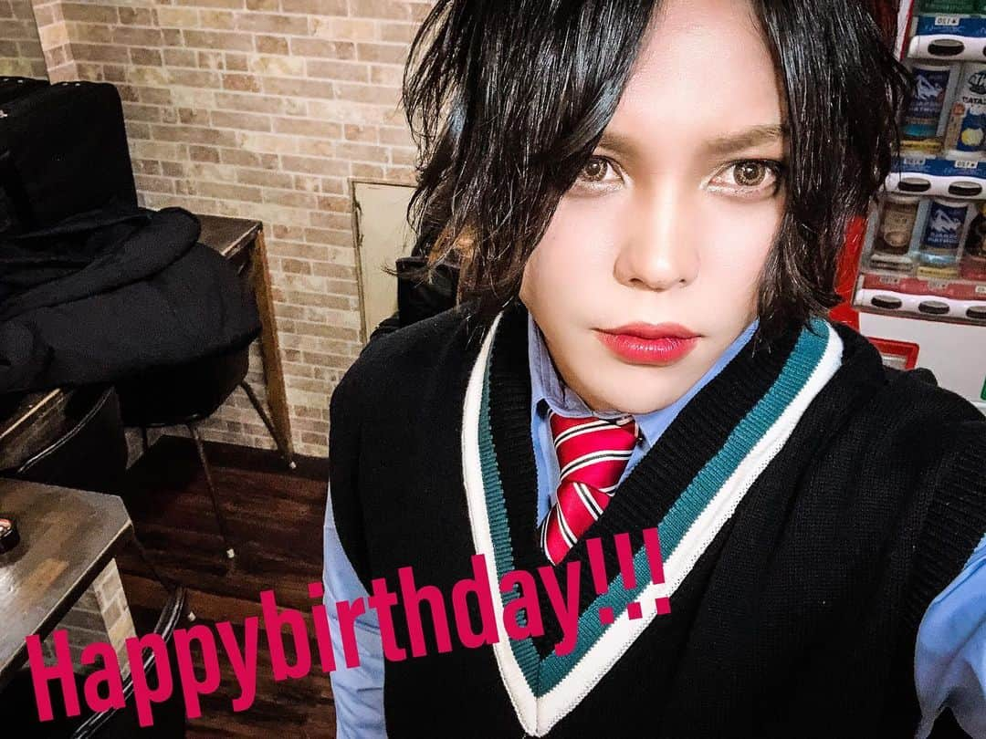 冬摩さんのインスタグラム写真 - (冬摩Instagram)「Happybirthday!!! YUKI！！！！」2月10日 0時41分 - liraizo_touma