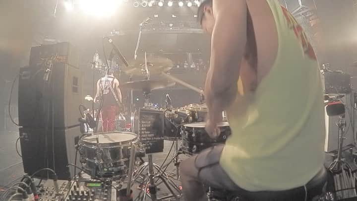 Bunta のインスタグラム：「ラストの掻き回し♨️🔥♨️ #drumforhappy #totalfat #yamahadrums #zildjiancymbals #zildjian #santacruz #drums」