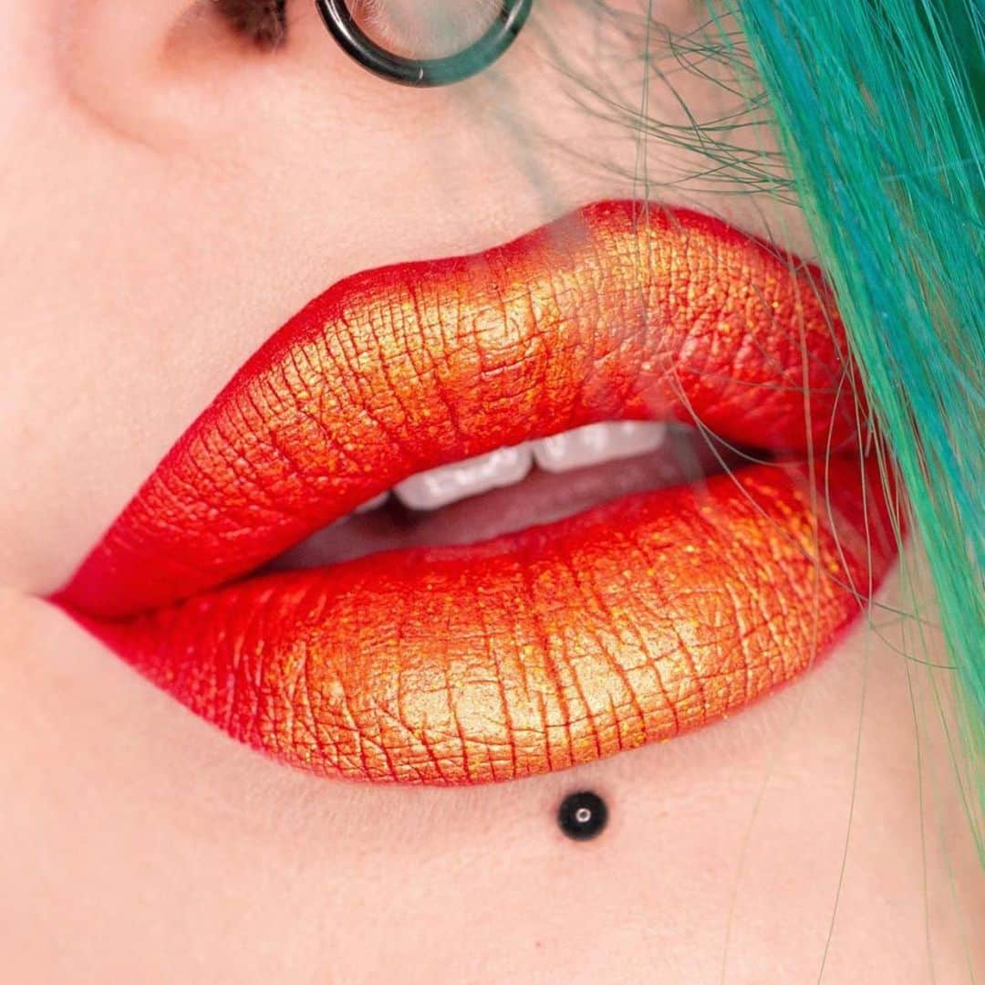 Jeffree Star Cosmeticsさんのインスタグラム写真 - (Jeffree Star CosmeticsInstagram)「Flaming HOT🔥 @alexmarieartistry wears our #velourliquidlipstick in the shade Redrum topped with shade Lemon Drop from our #Jawbreaker eyeshadow palette ☄️🧨 #jeffreestarcosmetics」2月10日 1時02分 - jeffreestarcosmetics