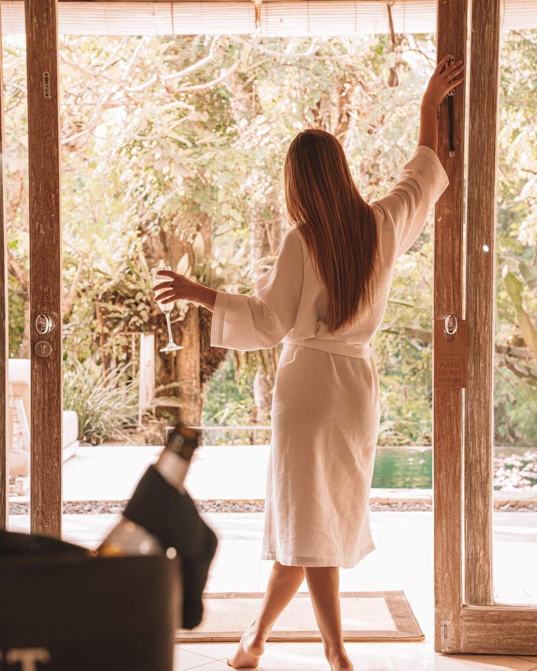 NICKY GILEのインスタグラム：「Doses & Mimosas」