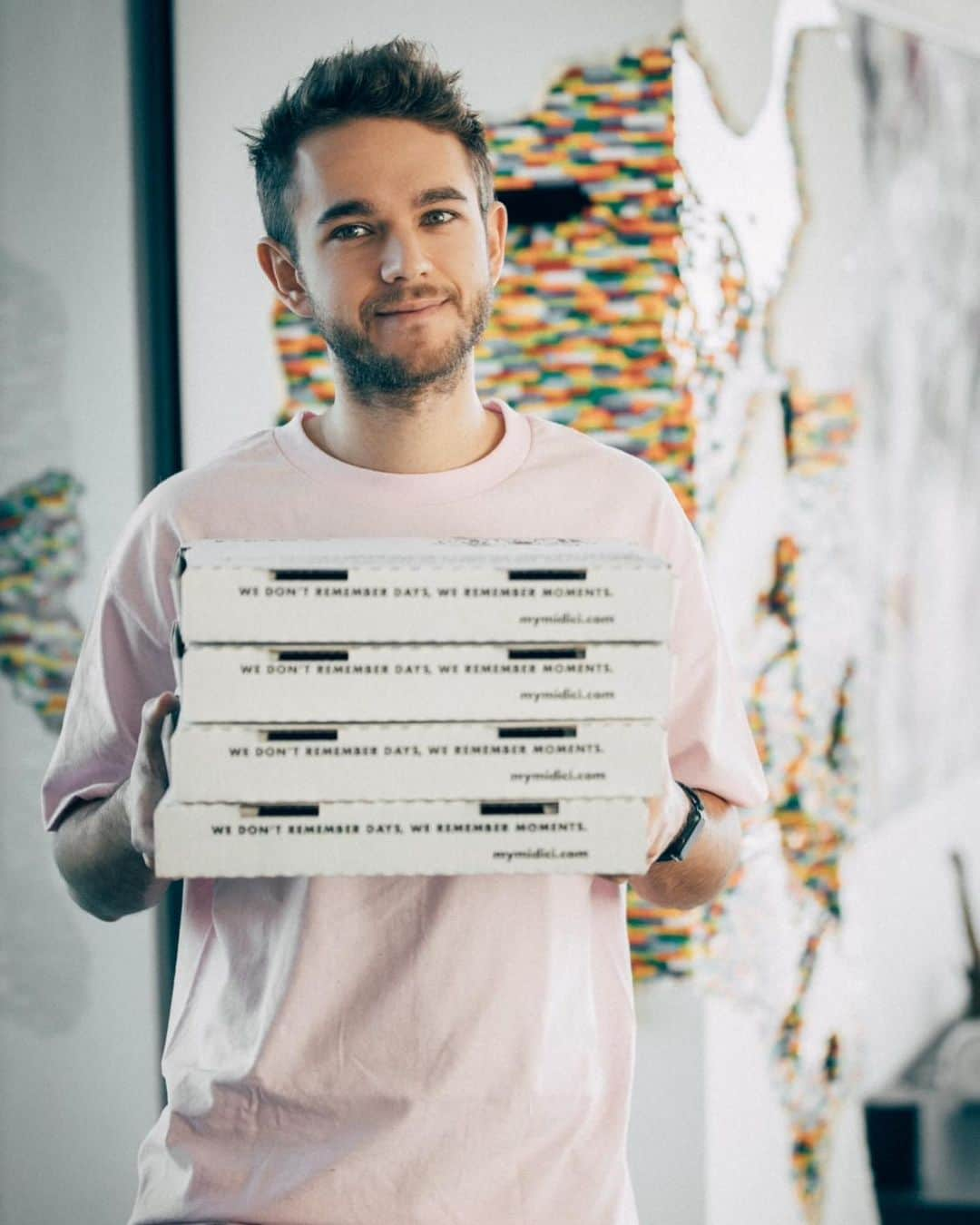 ゼッドさんのインスタグラム写真 - (ゼッドInstagram)「slice, slice baby! #NationalPizzaDay」2月10日 1時53分 - zedd