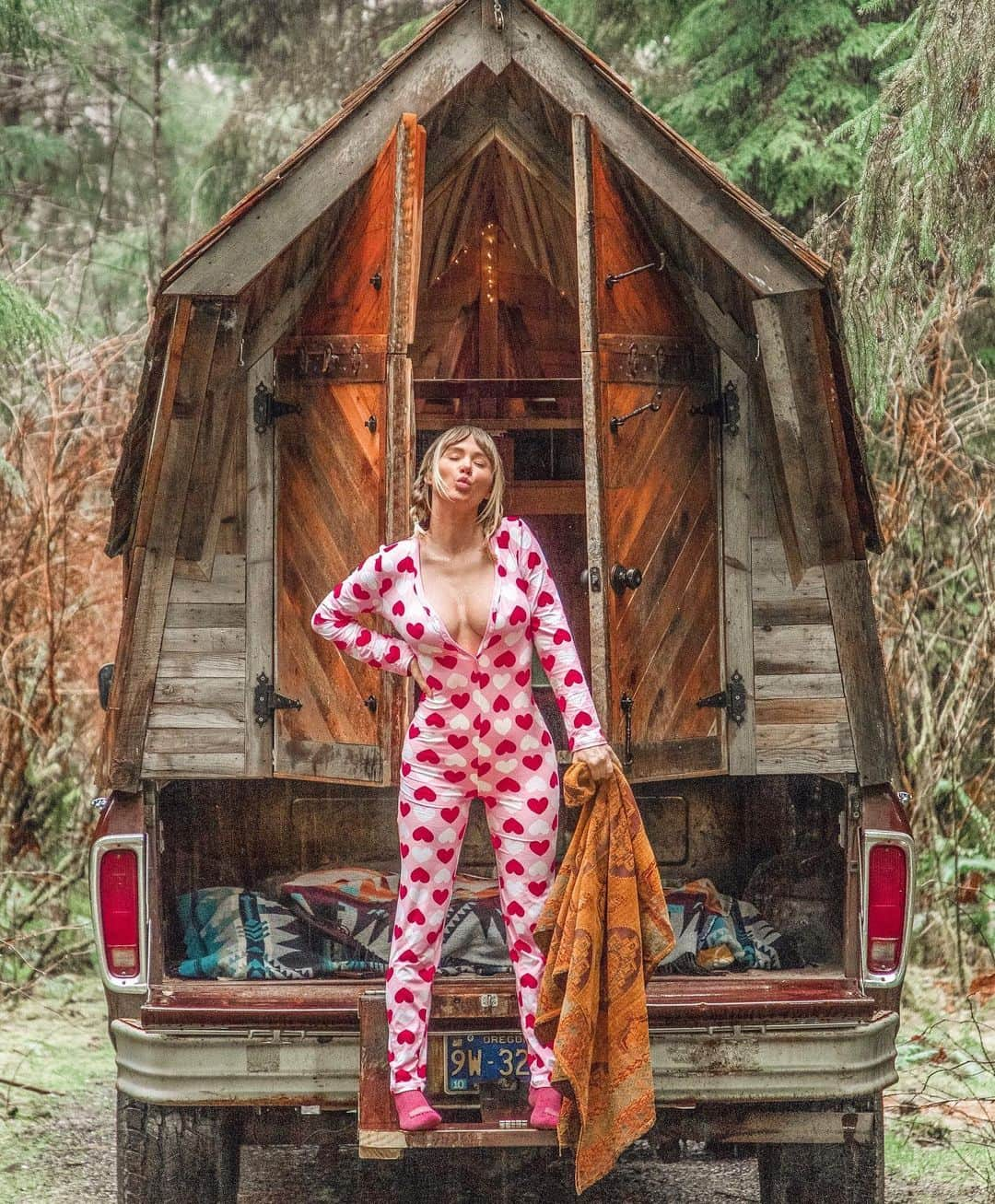 サラ・ジーン・アンダーウッドさんのインスタグラム写真 - (サラ・ジーン・アンダーウッドInstagram)「Valentine’s Day sleepwear that’s also practical 👌🏼 @fashionnova fashionnovapartner . PJ’s “I heart you PJ onesie” . #novababe #ootd #valentinesdaygiftideas」2月10日 3時36分 - saraunderwood