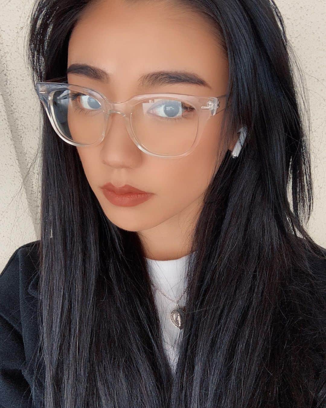 松本優さんのインスタグラム写真 - (松本優Instagram)「. . お気に入りのインフルエンサーさんがクリアレンズのメガネかけてて可愛すぎて衝動的にAmazonで見つけて買ったけど 2000円ちょいでかなりかわいい。。。 . ネットショッピングでメガネ買ったの初めてやけどええなあ。🥵🥵 . . #selfie」2月10日 14時29分 - matsumoto_yu