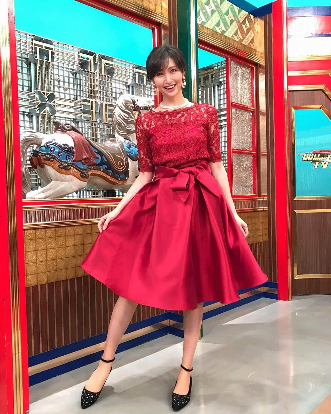 横山ルリカさんのインスタグラム写真 - (横山ルリカInstagram)「. 競馬予想TV!1000回記念の赤ドレス💃 実は、ワンピースではなく、 上下セパレートでリボンを帯のように巻いてるんです😸 . #競馬予想TV #1000回記念 #赤ドレス #実はセパレート #👠👠👠」2月10日 14時29分 - rurika_yokoyama_official