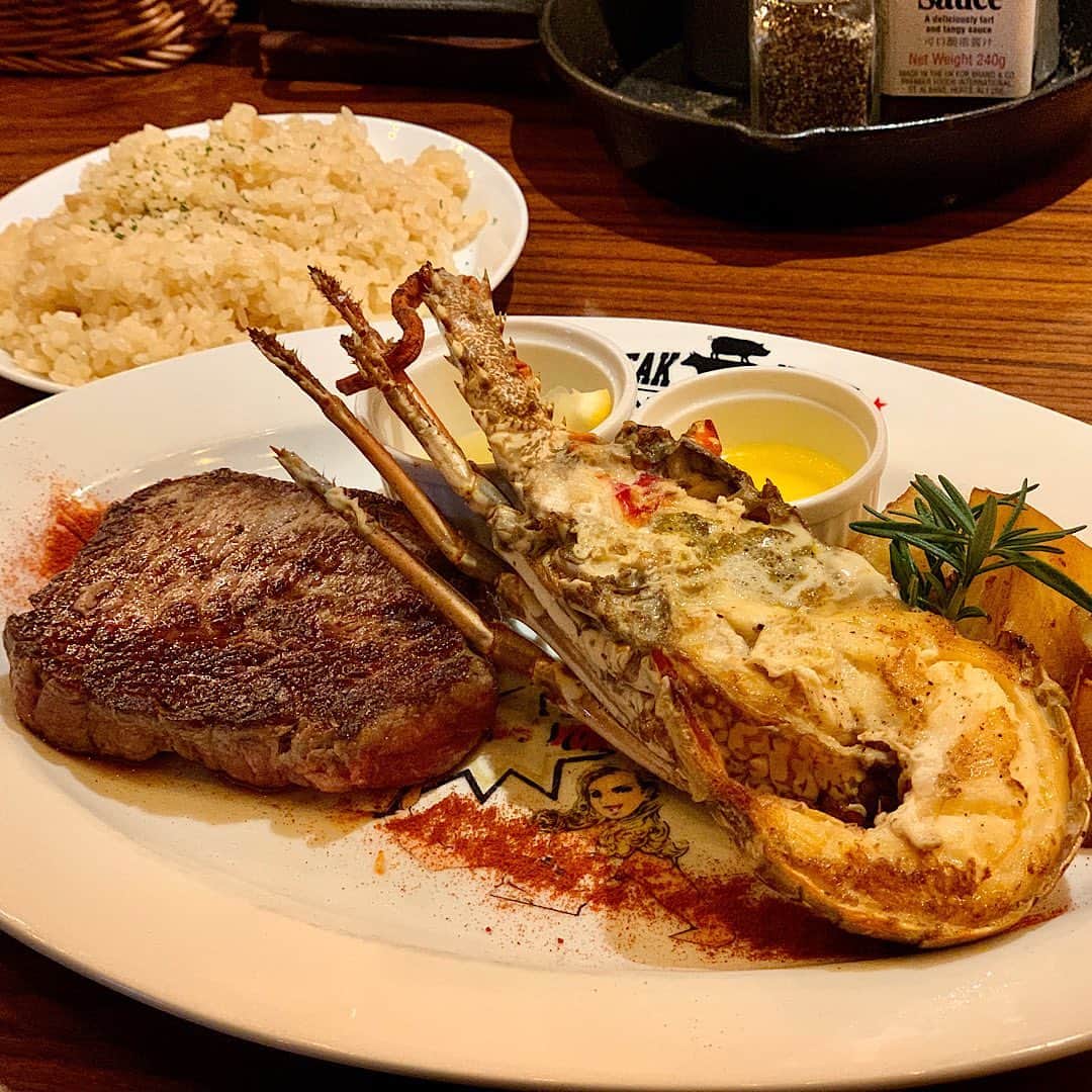 和多田藍さんのインスタグラム写真 - (和多田藍Instagram)「#沖縄グルメ 🍴﻿ ﻿ 1.2.#ステーキハウスNAKAMA で#石垣牛 の#ステーキ と#ロブスター 🐃﻿ 3.4.アリビラの佐和で沖縄県産和牛のすき焼きとロブスター雲丹素焼き🍻﻿ 5.アリビラのベルデマールで朝食ビュッフェ🥞﻿ 6.#オーシャンBOO で#アグー豚 のつゆしゃぶ🐖﻿ 7.#BLUESEAL の1番好きな味ブルーウェーブ🍨💕﻿ ﻿ ﻿ #沖縄#沖縄旅行#旅行#旅游#黒毛和牛#和牛#wagyu#Japanesebeef#Japaneseblack#lobster#steak#gourmet#Okinawa#trip#travel」2月10日 13時07分 - ai_watada