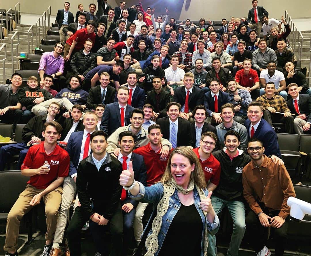 のインスタグラム：「Thank you Pi Kappa Alpha @fullertonpike for supporting our Girl Scout troop! 🍪🍪🍪 You guys rock!」