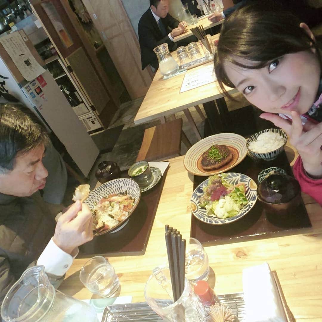 黒木優子さんのインスタグラム写真 - (黒木優子Instagram)「ジムの会員さんのお店がランチも始めたのでさっそく行って来ました🎶  海鮮丼にハンバーグどちらも激ぅま✨ ハンバーグなんて私の拳よりはるかに大きいσ(￣∇￣;) さすがデカイハンバーグ✨笑  あんちょこ最高でした🎶 #あんちょこ #YUKOジム」2月10日 13時10分 - yuko.kuroki