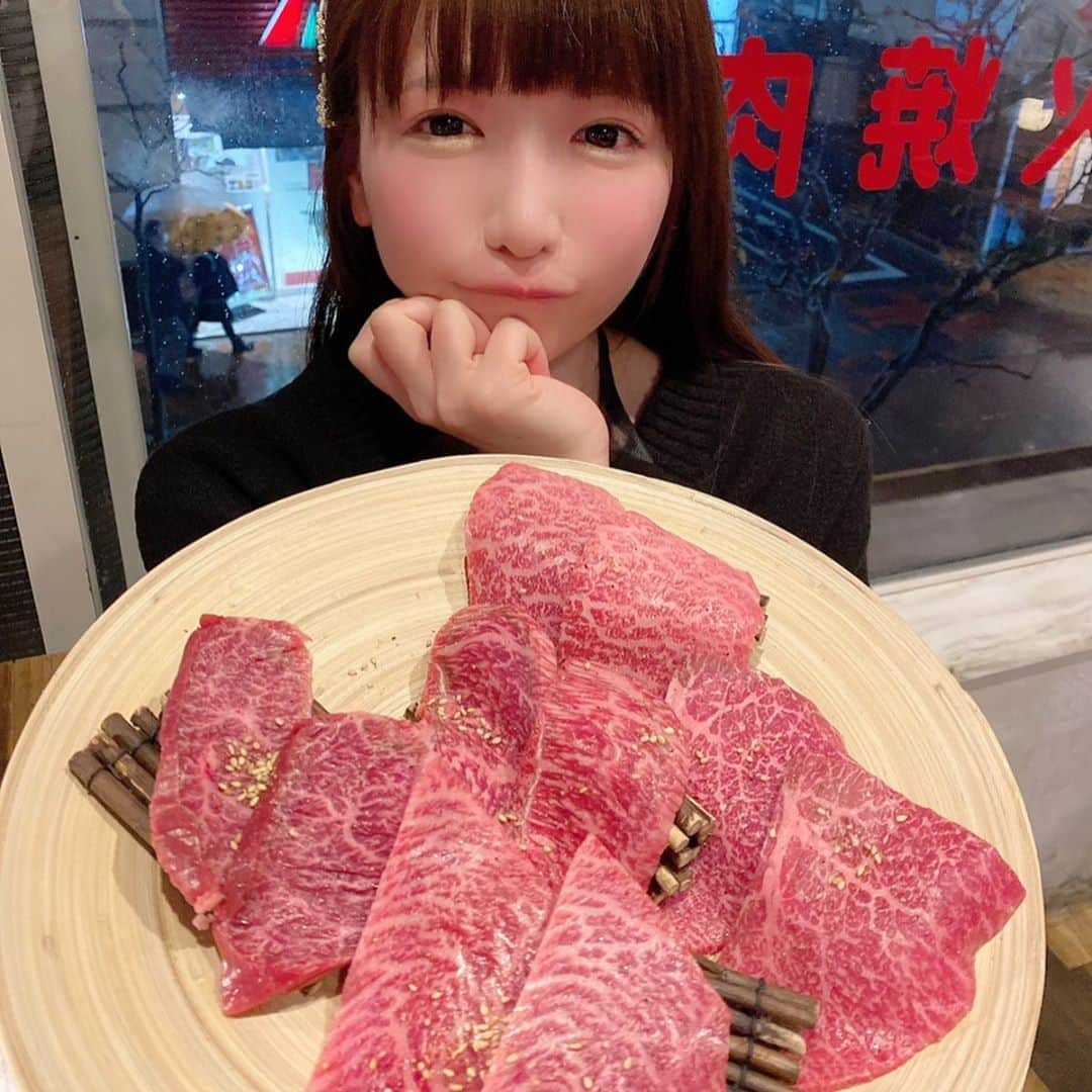 もえのあずきさんのインスタグラム写真 - (もえのあずきInstagram)「お肉🤤💓まいてぃが誘ってくれた〜☺️💓 おいしすぎる🥰🙏 #beefbykoh #お肉#焼肉#お肉の宝石箱 #ビーフバイコウ #肉食女子#japanesefood #japanesegirl #まいてぃ#もえあず」2月10日 13時28分 - moeazukitty