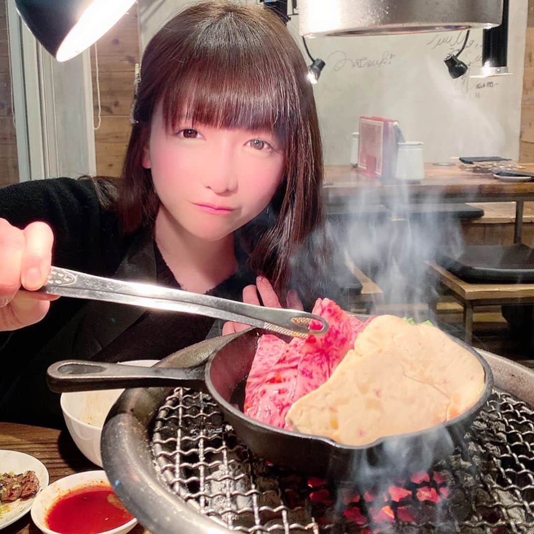 もえのあずきさんのインスタグラム写真 - (もえのあずきInstagram)「お肉🤤💓まいてぃが誘ってくれた〜☺️💓 おいしすぎる🥰🙏 #beefbykoh #お肉#焼肉#お肉の宝石箱 #ビーフバイコウ #肉食女子#japanesefood #japanesegirl #まいてぃ#もえあず」2月10日 13時28分 - moeazukitty