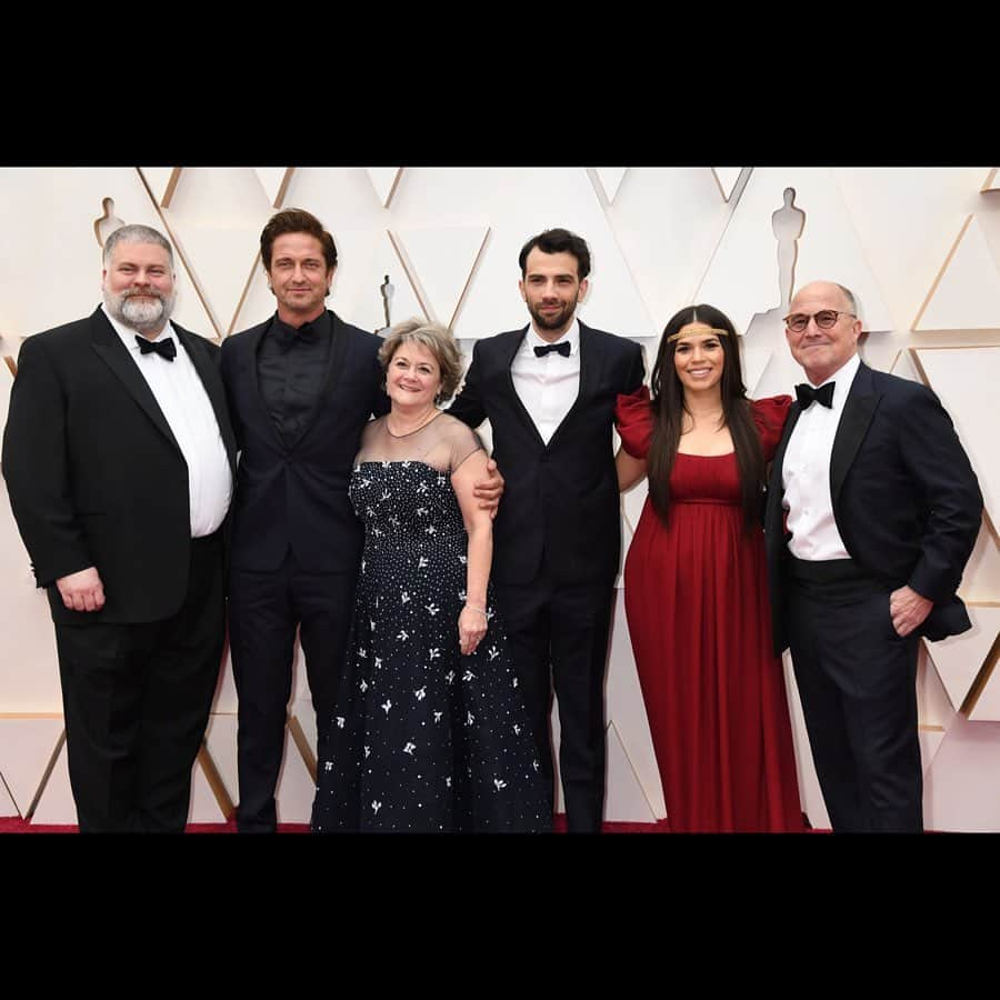 ジェラルド・バトラーのインスタグラム：「Representing #HowToTrainYourDragon with this fine crew. So many people worked on this franchise and tonight’s #Oscars nomination is for every one of you.」