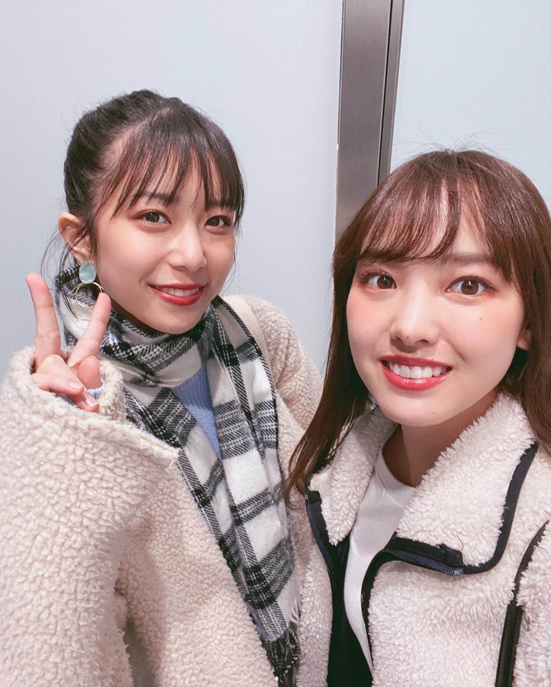 飯窪春菜のインスタグラム：「🤦🏻‍♀️♥️🐖 ・ ・ れいれいとのマイクロブタカフェデート、まだこんなに写真があります🥰❤️ ・ れいれいの上でぐっすり眠る2匹のブタさんが可愛すぎるしれいれいがもう聖母にしか見えませんでした🥺♥️ 母性が滲み出てる…！ ・ 夜ご飯は牛タンを食べました🌸 れいれいも私もご飯おかわりしてモリモリ食べ、その後のカフェでもれいれいはケーキを食べてました大食い可愛い🤦🏻‍♀️🤦🏻‍♀️🤦🏻‍♀️ 推しにたくさん食べてもらえて幸せでした🤦🏻‍♀️♥️🤦🏻‍♀️♥️ ・ ・ ・ #こぶしファクトリー  #井上玲音  #れいれい  #動画のれいれいの声可愛すぎる #マイクロブタ  #はるなの毎日  #飯窪ってる」