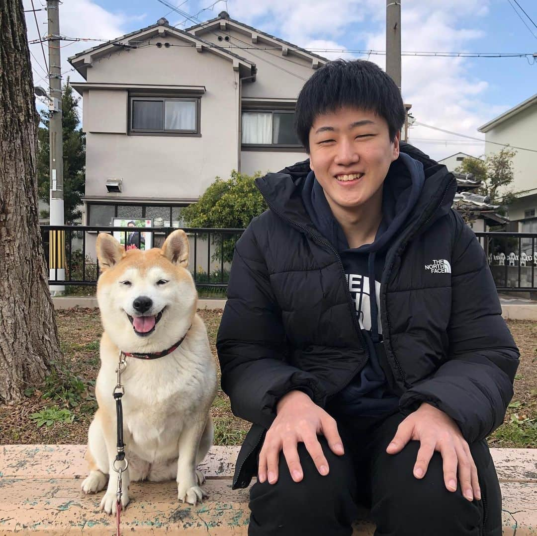 こなつさんのインスタグラム写真 - (こなつInstagram)「札幌からの旅行中、こなつに会いに来てくださいました。  ハカイダーして😆ボールで遊んでいただきました😃  191㎝の背の高ーいお兄さん、ありがとうございました😊 大阪を楽しんでくださいね〜〜」2月10日 14時21分 - makonatu