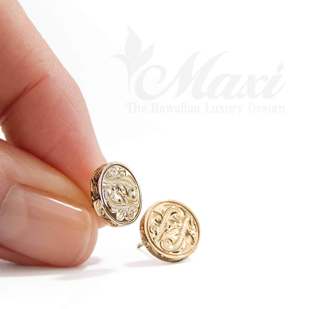 のインスタグラム：「14K gold round motif earrings engraved Hawaiian design🤙🌈🤙🌈✨ #maxi #maxihawaiianjewelry #hawaiianjewelry #hawaiianheirloom #engraving #hawaii #hawaiian #earring #piercedearring #round #マキシ #マキシハワイアンジュエリー #ハワイアンジュエリー #ハワイ #ハワイアン #ピアス #ラウンド」
