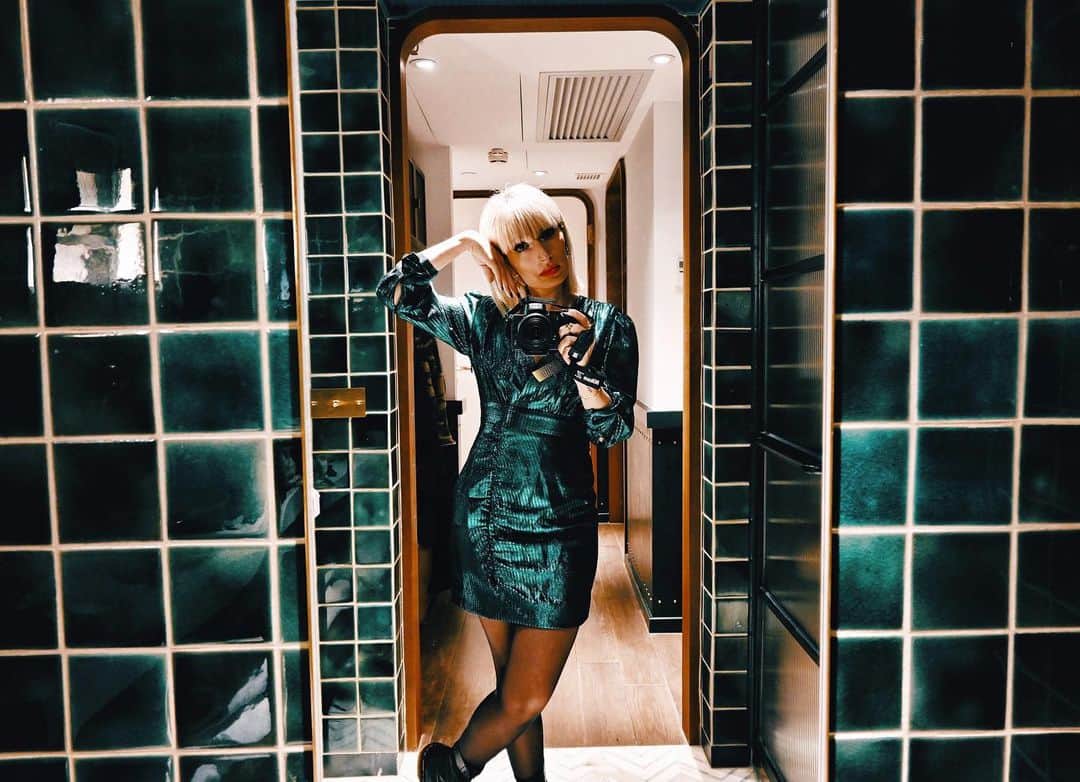 リリー＝ローズ・メロディのインスタグラム：「Just because 💁🏼‍♀️👗💄 #sorrynotsorry // Hope you all had a fantastic weekend !」