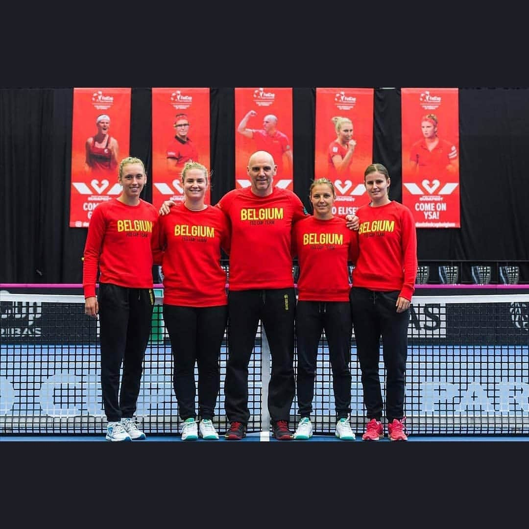 キルステン・フリプケンスのインスタグラム：「So proud to be part of this TEAM 🇧🇪 achievement! Strong alone, unstoppable together.. 💪 From my team mates for supporting eachother through tick and thin, to our captain who leaves his heart out like he is playing himself, to the (medical)staff who make sure we are 200% fit and dont have to worry about anything but this yellow fluffy ball, and last but not least the support we felt from YOU throughout the weekend. Thank you. Thank you. Thank you.. Every one of you.. Even after 17 years of playing for my 🇧🇪.. Words can not describe the goosebumps I still feel and the wet eyes I still have every time I hear our national anthem.. 🖤💛❤ #proudbelgian #fedcup #strongaloneunstoppabletogether #budapestherewecome #teambelgium #oneteam #dreamteam」