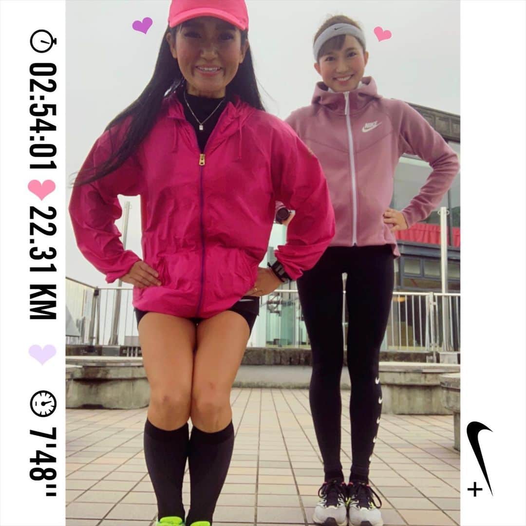 のインスタグラム：「＊ 【 遅ればせながら #鬼滅の刃 にハマった 】 ＊ おはようございます🍙 寒いと極端に走行距離が減る私ですが、 負けじと走っております🏃‍♀️ 昨日の朝は氷点下の中22キロ走れた。 でも寒すぎて距離が減っていることは 間違いない、、🥺寒さに弱い道産子🥺 ＊ 寒いにも関わらず信夫山は 大賑わいで沢山のランナーやライダー ウォーカーとすれ違いました😎よきよき ＊ 寒くてもなんとか走り出せるのは やっぱり走ることが好きだから😚 好きのパワーって偉大🌈 ＊ 今夜は楽しみにしていた『福男福女競走』 出場するみなさま、 暖かくして楽しみましょう〜🏃‍♀️❤️ 心臓破りの坂を鬼の形相で走る👹 ＊ ＊ 走っている写真が最近ないので 載せきれない程撮った大川原高原ランの ときのもの😎また行きたーい！ では今週も全力疾走で🏃‍♀️🏃‍♀️🏃‍♀️ ＊ #やりたい事は全部やる #全力前向き前のめり #走るの大好き」