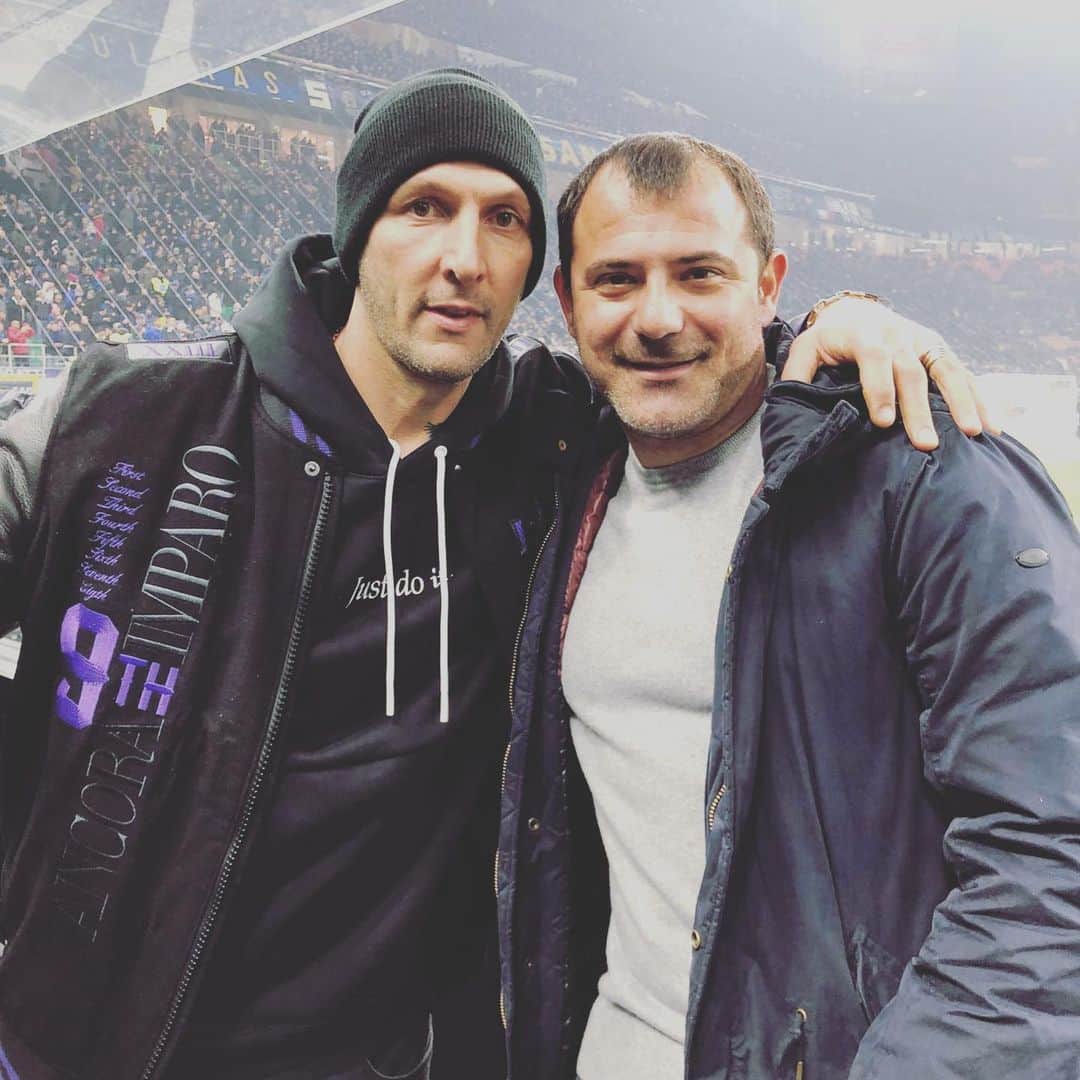 デヤン・スタンコビッチのインスタグラム：「Derby di Milano🔵⚫️🔵⚫️..con fratello ❤️」