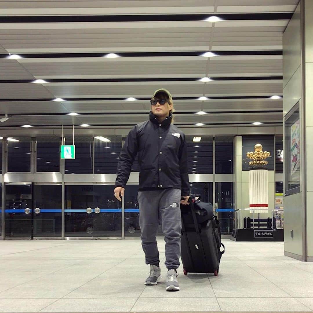 棚橋弘至さんのインスタグラム写真 - (棚橋弘至Instagram)「おはよう。今日は名古屋へ🏯 #GOACE #ootd #眠い #新大阪駅」2月10日 7時02分 - hiroshi_tanahashi