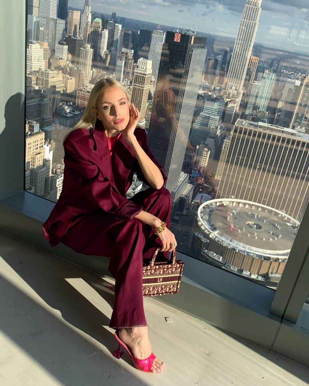 レオニー・ハンネさんのインスタグラム写真 - (レオニー・ハンネInstagram)「Colour palette for @siesmarjan. 🍇 Anzeige/Tag Loved the collection, vibe and venue - overlooking NY on the 53rd floor. What’s your favorite pic? #SiesMarjan #AminaMuaddi #DiorBookTote」2月10日 7時41分 - leoniehanne