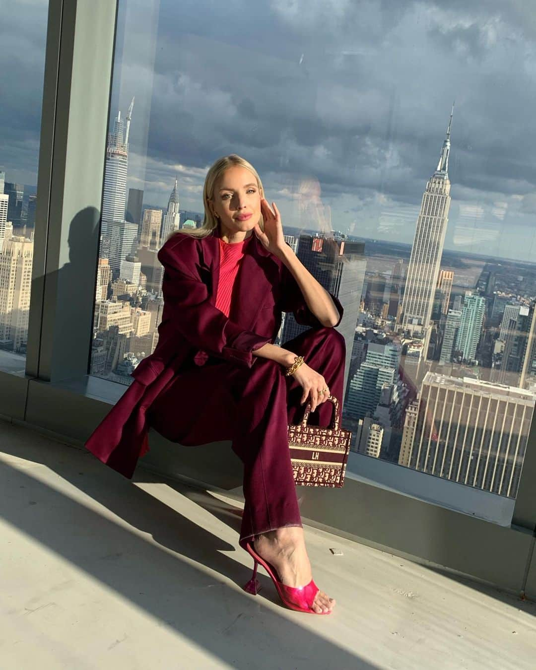 レオニー・ハンネさんのインスタグラム写真 - (レオニー・ハンネInstagram)「Colour palette for @siesmarjan. 🍇 Anzeige/Tag Loved the collection, vibe and venue - overlooking NY on the 53rd floor. What’s your favorite pic? #SiesMarjan #AminaMuaddi #DiorBookTote」2月10日 7時41分 - leoniehanne