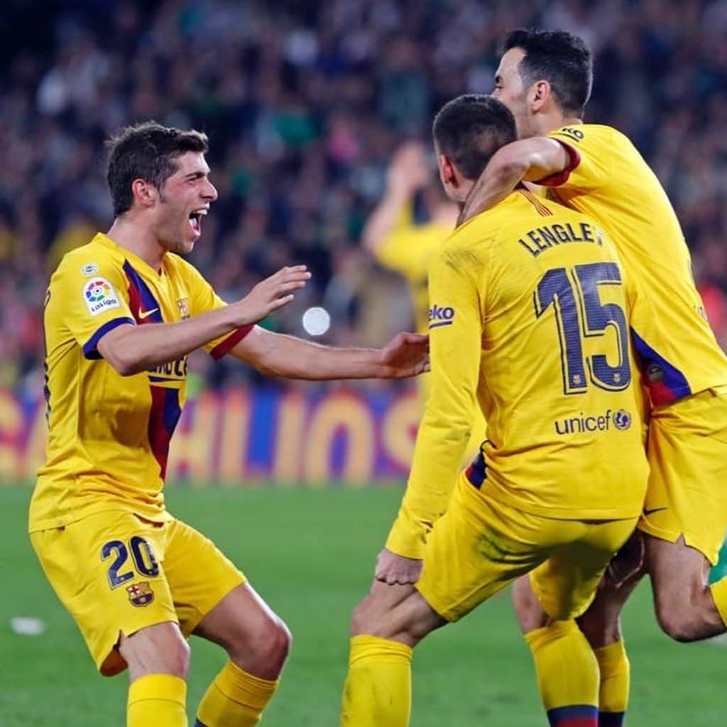 セルジ・ロベルトのインスタグラム：「Vamoooos equipo!! Victoria muy trabajada fuera de casa!! A seguir!」