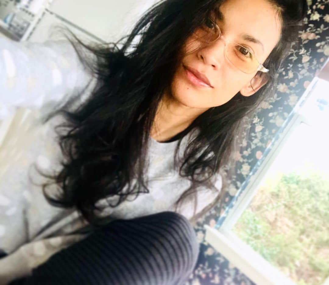 ダナイ・ガルシアさんのインスタグラム写真 - (ダナイ・ガルシアInstagram)「You know, today is one of those days that I get to read all day, enjoy the silence of my home, recharge my mind & body. I love quiet days. 😀💋👑#queen Oh and I’ll get to enjoy the most amazing evening for actors & filmmakers!! Good luck guys #oscars2020 🔥🔥🔥🔥 @theacademy  How do you like to spend your days when you are not working?  #danaygarcia #workflow #fundays #sundayfunday #vibes #recharge #gratitude #gracias #live #love #community #communication #oscar #funtimes #fansforlife #universeonmyside  Never forget the magic 👑#queen」2月10日 8時47分 - danaygarcia1