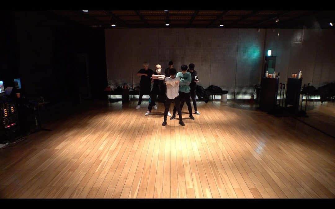 iKONさんのインスタグラム写真 - (iKONInstagram)「'Ah Yeah' Dance Practice Video 👉 https://youtu.be/nTRblCGzXlQ  #iKON #아이콘 #The3rdMiniAlbum #i_DECIDE #iKON_iDECIDE #AhYeah #DancePractice #YG」2月10日 9時04分 - withikonic