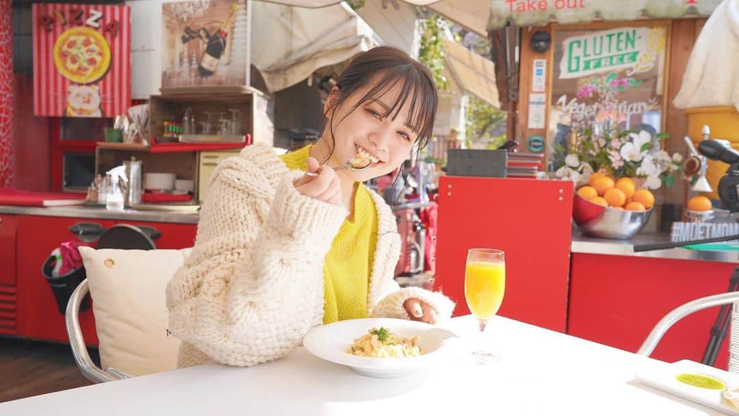 のインスタグラム：「広島1日目！！！ まず初めに向かうのは、お昼ご飯を食べに﻿ Caff'e Ponte ITALIANO （カフェポンテ イタリアーノ）へ！！ 食材にこだわった本格イタリア料理のお店！﻿ ﻿ 外観が海外にきたかのような雰囲気で外国の方にも人気のお店みたい！﻿ ﻿ 今回私が注文したのは、﻿ ・エビたっぷりクリームリゾット﻿ ・搾りたてオレンジジュース﻿ ﻿ オレンジ🍊がおすすめのお店なので、﻿ オレンジジュースは余計な甘さがなくスッキリ飲めてとても美味しかったです！﻿ ﻿ みなさんも晴れてる日でテラスゆっくりするのがおすすめです！ ﻿ ﻿ ﻿ ⭐️Caff'e Ponte ITALIANO （カフェポンテ イタリアーノ）﻿ ーーーーー﻿ ▷住所　〒730-0051  広島市中区大手町1-9-21 ※原爆ドームから徒歩1分﻿ ﻿ ▷営業時間　平日10：00～22：00、  土日祝8：00～22：00 ﻿ ﻿ ▷TEL 082-247-7471﻿ ーーーーー﻿ ﻿ ✈ #広島TaVision﻿ ﻿ ﻿ #TaVision #女子旅 #広島 #広島女子  #広島旅 #広島旅行 #広島観光  #ゆうこす #菅本裕子 #カフェポンテイタリアーノ #カフェポンテ #カフェ」