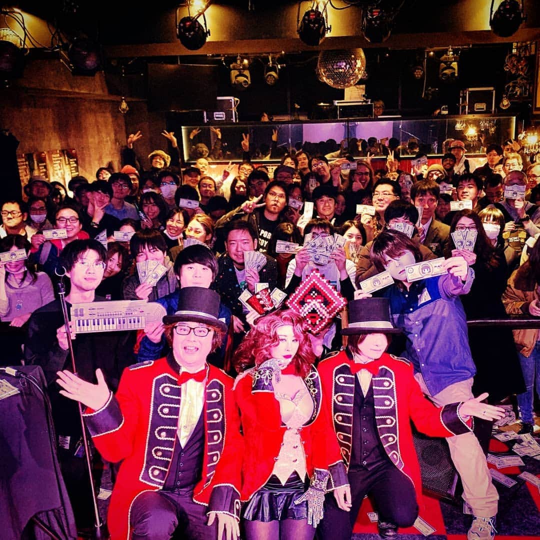 栗原みどりさんのインスタグラム写真 - (栗原みどりInstagram)「ファミリーサーカスアフターショーでした！ お越しいただいたみなさまありがとうございました✨ 共演アーティストのみなさまのライブも最高すぎでした。本当にありがたい。楽しかった😊  パソコン音楽クラブさんのライブにゲスト出演したのが一番緊張した！  たくさんの方のおかげで私はここに居られらるのだなーと実感した。私の魂に響く一夜でした。感謝！  #YMCK #omodaka #パソコン音楽クラブ #breezesquad #chiptune #チップチューン」2月10日 9時10分 - midori_kurihara