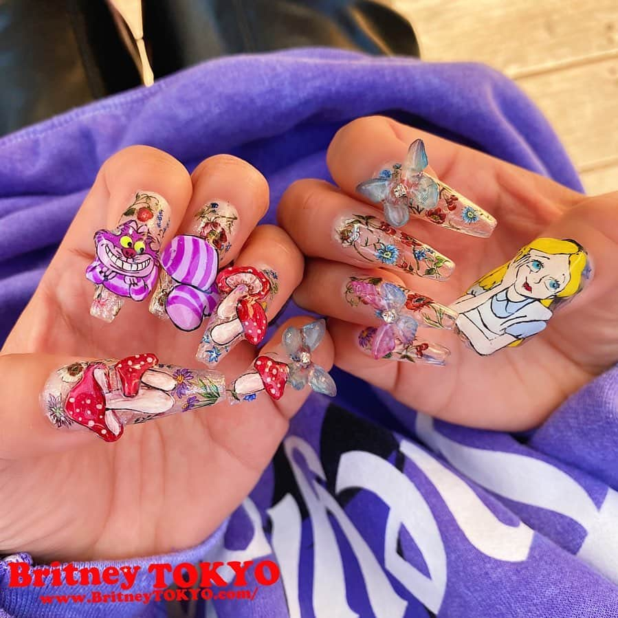 Britney TOKYOさんのインスタグラム写真 - (Britney TOKYOInstagram)「Alice in wonderland🍄🍄🍄✨ Paint with @concelect x #britneytokyo nail brushes 🖌💘 #nailart #nails #ネイル　#ネイルアート  #aliceinwonderland #disneynails #disney  Using: @tokyospice #BritneyTokyo #NotMellow #URMyOrlandoBlueMilk from @naillabousa , @apresnailofficial @chaunlegend extra long coffin #gelx @tsumekira @nail_daisy」2月10日 9時12分 - britneytokyo