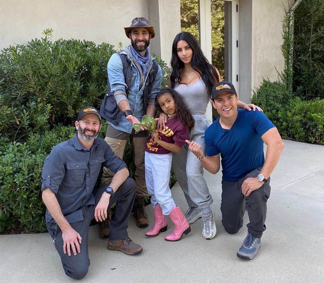 キム・カーダシアンさんのインスタグラム写真 - (キム・カーダシアンInstagram)「My fearless kids love animals 🕷💋🐊🐍🐜🦂🦥 North & her friends loved spending the day with her wildlife hero @coyotepeterson and his animal friends! His new show #BravetheWild premieres tonight on @animalplanet at 9PM EST - If you love animal shows as much as we do, don’t miss it! @bravewilderness」2月10日 9時26分 - kimkardashian