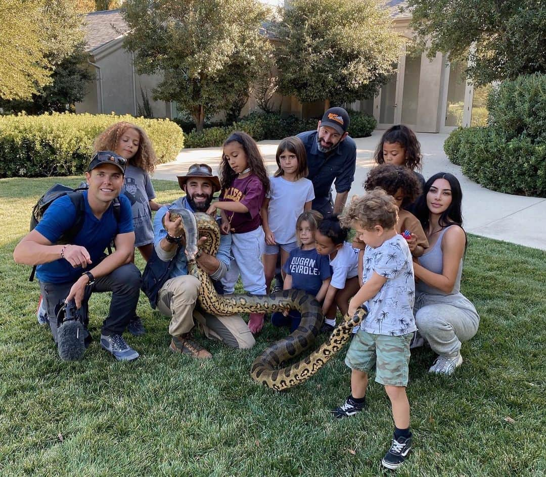 キム・カーダシアンさんのインスタグラム写真 - (キム・カーダシアンInstagram)「My fearless kids love animals 🕷💋🐊🐍🐜🦂🦥 North & her friends loved spending the day with her wildlife hero @coyotepeterson and his animal friends! His new show #BravetheWild premieres tonight on @animalplanet at 9PM EST - If you love animal shows as much as we do, don’t miss it! @bravewilderness」2月10日 9時26分 - kimkardashian