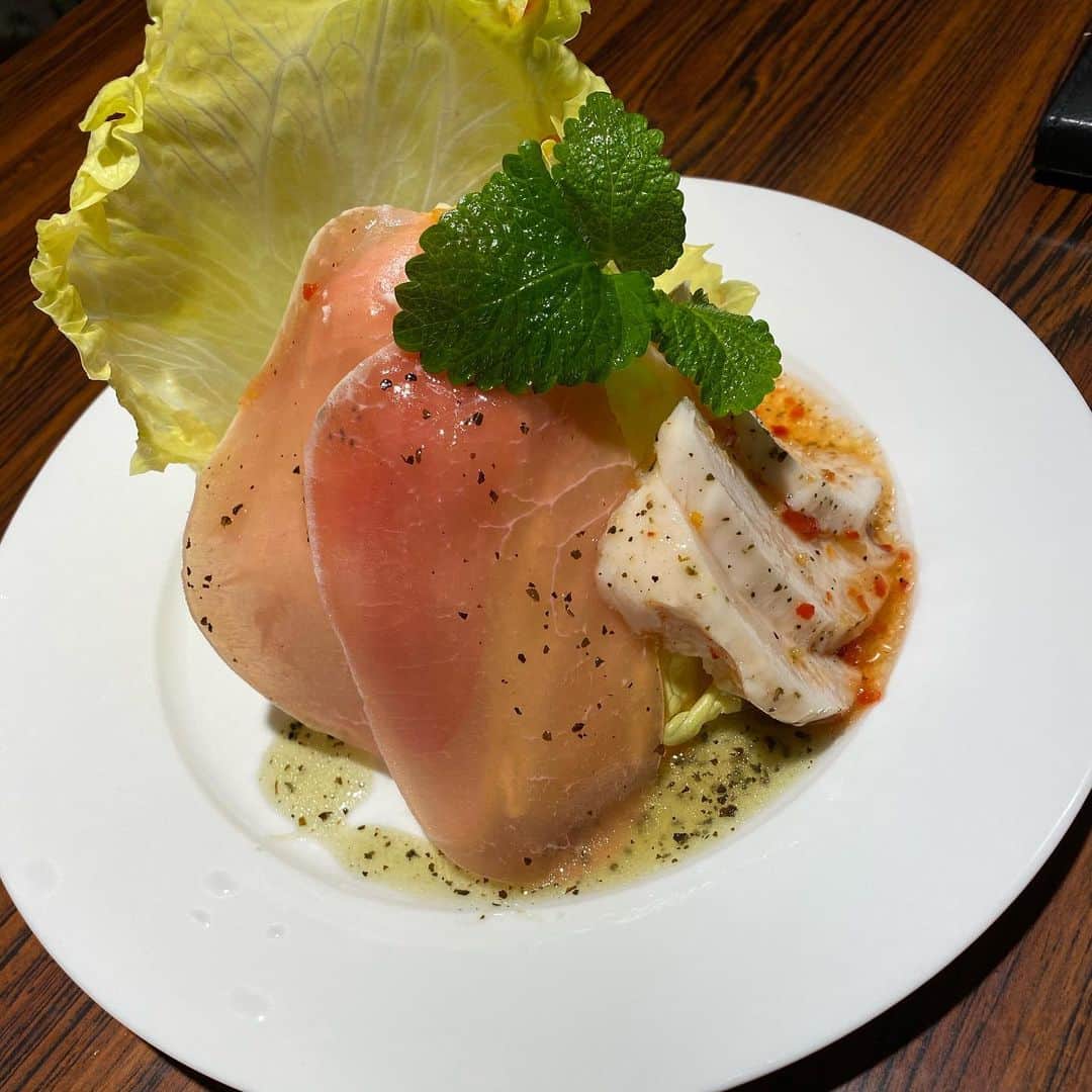 水木一郎さんのインスタグラム写真 - (水木一郎Instagram)「豚の厚切りステーキ。柔らかくてジューシーで最高に美味しかったZ! #dinner #豚の厚切りステーキ #ハムとチーズのサラダ  #水木一郎」2月10日 9時19分 - ichiromizuki