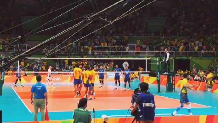 ウィリアム・アルジョナのインスタグラム：「Parabéns ao #volleyball esse esporte que eu amo!! Minha homenagem em um dos momentos mais importantes da minha carreira! #125anos #w7elmago #vcfazpartedamagia #volei #life #love #mylife」