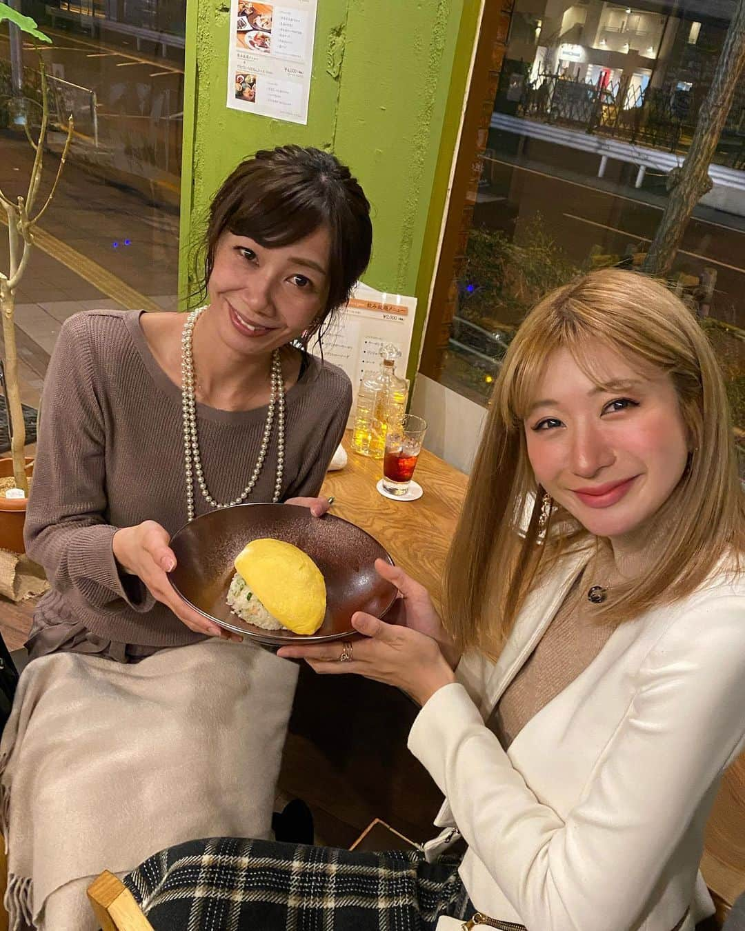 中村江莉香さんのインスタグラム写真 - (中村江莉香Instagram)「#三軒茶屋居酒屋 ☺️🏮 サロンメンバーえりりんとデートな夜🥰💓 @erikku1206 #えりファミ ♥️♥️ #negiryourishinsplace さんにご招待いただき女子会🙉🙈 #葱専門店 なんだ〜💓 昨年openしたばかり...ミシュラン獲得店やホテルでのお料理人を経験されていたシェフのお店👨‍🍳 とにかくネギねぎ葱〜🙏体も心も温まる〜❤️横並びのお席は距離も縮まります💓お料理がどれも美味しくて素晴らしいお店でした💯 ・ 特に美味しかったのがふわとろオムレツにネギをふんだんに使用したお肉🐷💓 #ノンアルスパークリング で🥂乾杯🍻サロン限定ライブ配信もさせていただき盛り上がりました🙈🙉💓 ・ @negiryourishinsplace ← チェック🥰❤️ @erikku1206 ←follow😍😍 ・ #親睦会 #ファミリー会 #三宿居酒屋 #専門店グルメ #ねぎま鍋 #鍋 #1人飲み #1人ご飯 #おすすめ店 #カウンター席 #インスタグラマー #インフルエンサー #pr #コラボベース #オンラインサロン #オンラインサロンえりファミ #サロンメンバー #アラサー女子会#大人女子会 #ねぎで温まる #ぬくぬく #👂#ピアス #ルピス @queen.lupis (v0665) #ネックレス @forget_m_n」2月10日 9時55分 - erica_nakamura