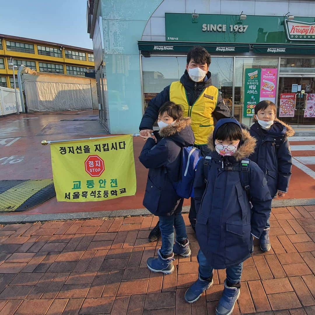 ソン・イルグクのインスタグラム：「1학년 10번째 마지막 녹색봉사! 이번 주면 1학년도 끝이네요. ㅎㅎ 일 년 동안 고생하신 모든 1학년 학부모 여러분 화이팅!!! #녹색학부모회」