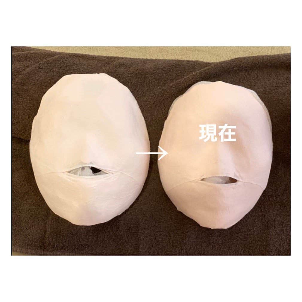 荒牧陽子さんのインスタグラム写真 - (荒牧陽子Instagram)「2020.2.某日　コルギ﻿ ┈︎┈︎┈︎┈︎┈︎┈︎┈︎┈︎┈︎┈︎┈︎┈︎﻿ 数年通っているコルギ。﻿ 久々に石膏しました。﻿ 写真3枚目、4枚目が、変化分かりやすいよ。﻿ ﻿ 顔の歪みはもちろん、﻿ 首、肩、背中を流してもらって﻿ 顔の老廃物を流してもらえるのが﻿ 【エステとコルギ】て感じで好き﻿ 浮腫とコリでムクムクになっちゃう私にはすごく合ってる。﻿ ﻿ 最初はめっちゃ痛いよ！﻿ でも3回目くらいからは気持ちいい。﻿ ┈︎┈︎┈︎┈︎┈︎┈︎┈︎┈︎┈︎┈︎┈︎┈﻿ #荒牧陽子﻿ #コルギ﻿ 最近通えてなくて久々に行ったら激痛で涙。﻿ ちゃんとコンスタントに通えばもっと変化出たと思う。﻿ そして最近、頭の凝りが激しいことを知り、ヘッドマッサージャー買ってみた﻿」2月10日 10時19分 - yoko_aramaki