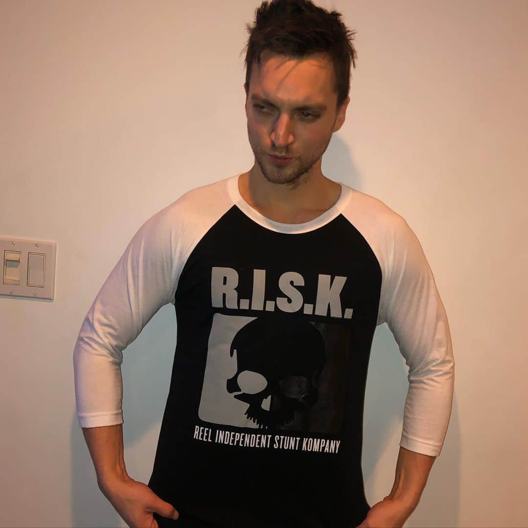 リチャード・ハーモンのインスタグラム：「It’s fun every year sitting down to watch the oscars and it’s something I look forward to. But it’s ridiculous that it’s been this long and we still don’t give the smallest bit of credit that is due to our brothers and sisters in the stunt community. One of the hardest working parts of our film family. #reelindependentstuntkompany」