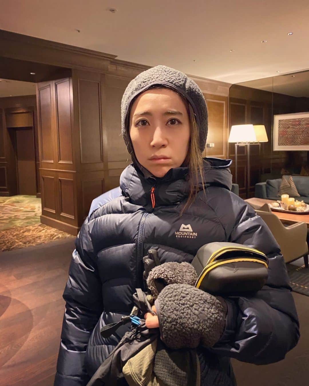 のインスタグラム：「ウェア着たら とんでもなくダサいんだけど🥺 ウェア着てる人たち かっこいいからルンルンで買ったけど 海坊主みたいになりました😭 映えない🙅‍♀️ まいっかー😌 いっぱいアクティビティーできたよー☃️🏂 #束の間の週末🧳 #写真いくつかアップするね #いっぱい動いたよ」