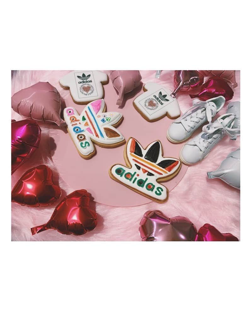 奈津美さんのインスタグラム写真 - (奈津美Instagram)「- @atmos_pink_official w/ @riechinladidadi - Valentine event 🍫💗 スタンスミス可愛かった〜❤︎ - #atmospink #adidas #atmospinkvd #adidas #sneakers #stansmith #アトモス #スニーカー #スタンスミス」2月10日 10時47分 - natsumi_7.2.3