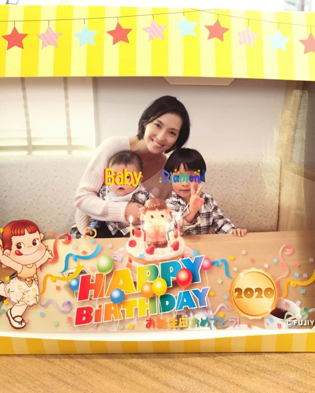 蒲生麻由のインスタグラム：「先週は長男3歳のBirthdayと次男のハーフBirthdayでした🎂﻿ ﻿ 長男の誕生日には、お昼はレストランで、﻿ 大好きな海老フライとアイスを食べて、﻿ その後公園で2h自転車乗って、﻿ 夜はは家族でお祝い🥂﻿ そして大きなケーキを食べました🎂﻿ 好きな事尽くしの楽しい1日だったねー❣️﻿ ﻿ #birthday #誕生日おめでとう #babyboys ﻿ #男の子ママ #男の子兄弟 #男の子育児﻿ #mamalife #birthdayboys」