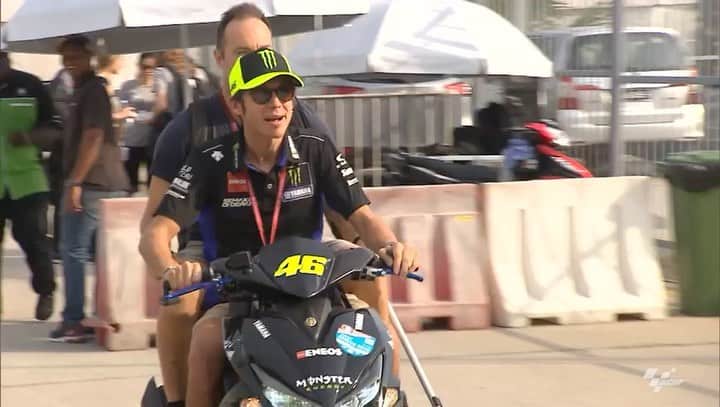 バレンティーノ・ロッシのインスタグラム：「Some action from Sepang MotoGp test 🎥 by @motogp 📸 @falex79 @gigisoldano」