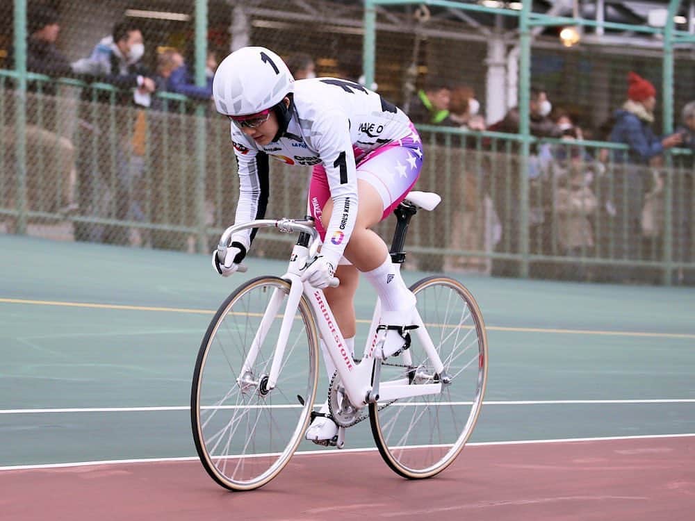 鈴木奈央さんのインスタグラム写真 鈴木奈央instagram 02 09 23歳になりました 本当に沢山の方に祝って頂き とっても幸せな1日でした ありがとうございました 素敵な1年にできるよう 頑張っていきたいと思います 私らしく 2