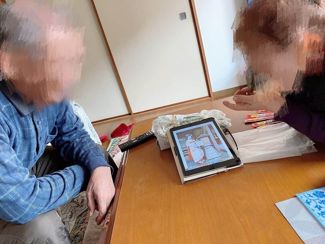 桃乃木かなさんのインスタグラム写真 - (桃乃木かなInstagram)「おじいちゃんおばあちゃん猫さんありがとう☺️🍊 また会いに行く🏃‍♀️」2月10日 11時15分 - kana_momonogi