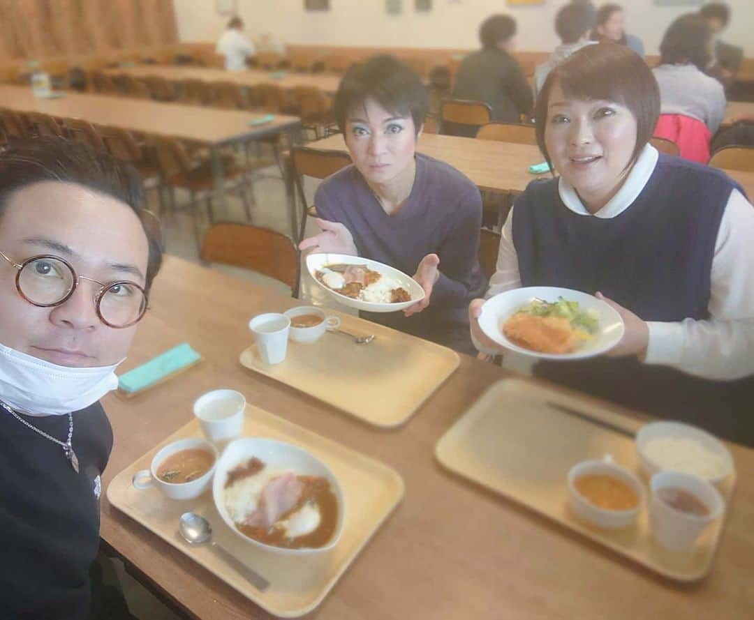 高井俊彦さんのインスタグラム写真 - (高井俊彦Instagram)「【ありがとう社員食堂✨】 ルミネｔｈｅよしもと辻本座長週新喜劇千秋楽🍁 今日も安定の３人でランチ✌  社員食堂ってええよなぁ⤴️⤴️⤴️ #ルミネtheよしもと  #辻本茂雄座長  #吉本新喜劇  #五十嵐サキ  #永田良輔  #高井俊彦  #社員食堂」2月10日 11時26分 - takai_toshihiko