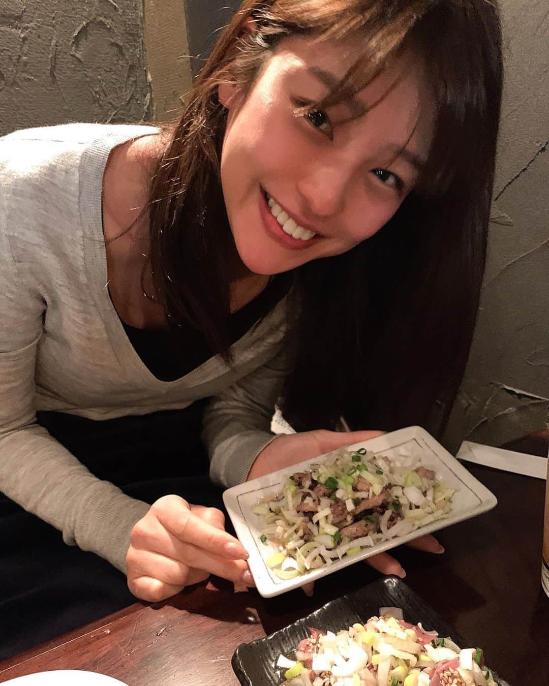 のインスタグラム：「🍓 #薬味だいすき﻿ #レバーだいすき #ねぎ#しょうが#にんにく#みょうが﻿ いつもありったけいただきます🤤💖﻿ ﻿ おうちでは大根一本（半分）を#大根おろし﻿ 何にでもかけちゃう🧑🏻‍🌾🔍🤤 ﻿ 手洗いうがい、しっかりして﻿ 今週も元気に過ごせますように🕊💕💕 #げつようび」
