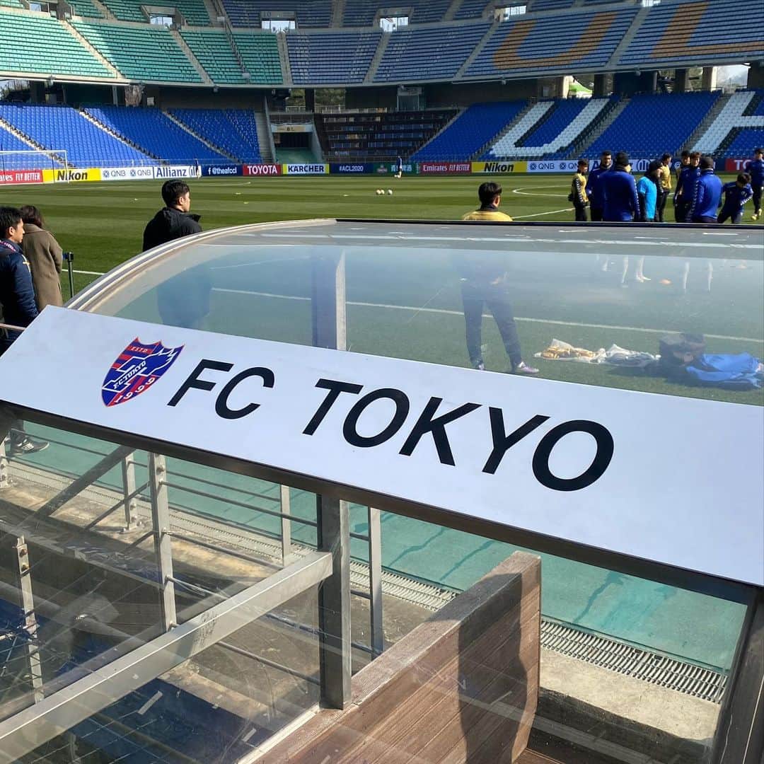 植田朝日のインスタグラム：「‪🔵🔴‬﻿ ﻿ ‪明日決戦‼️‬﻿ ﻿ ‪そして、相変わらずスタジアムへ潜入成功し蔚山の練習なう。‬﻿ ﻿ ‪日本のメディアなし。‬﻿ ﻿ ‪ちなみに応援するスタンドとベンチは逆側の様だな⁉️‬﻿ ﻿ ‪YNWA‬﻿ ﻿ ‪#tokyo12‬」